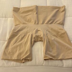 SPANX Assets Mid thigh body shape wear XL NEW!